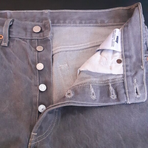 Levi Strauss 501 Straight Fit SZ 32x32 Light Grey Button Up Jeans - Picture 8 of 15